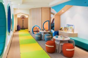 Un lugar para sentarse en Address Beach Resort Fujairah Apartment Three Bedrooms by Blue World 2104