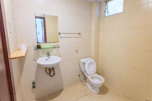 Phòng tắm tại Anh Toản Hotel