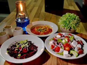 Mâncare la sau în apropiere de acest complex