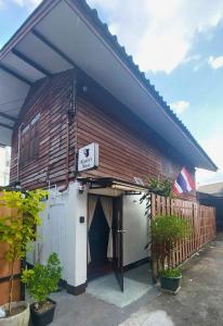 Tòa nhà nơi nhà nghỉ dưỡng tọa lạc