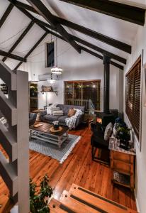 Una cama o camas en una habitación de Doomben Ridge Farm House