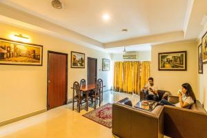 Posezení v ubytování Fabhotel Blossoms Service Apartment - T Nagar