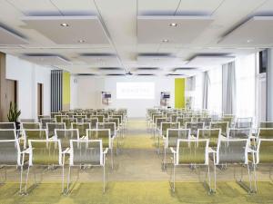 Бизнес-центр и/или конференц-зал в Novotel Bordeaux Lac +145 фотографий