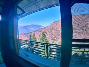 Nespecifikovaný výhled na hory nebo výhled na hory při pohledu z aparthotelu