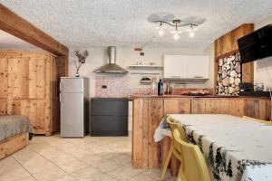 Kuchyň nebo kuchyňský kout v ubytování La Maison de Karen The Deer House