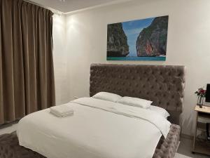 Ένα ή περισσότερα κρεβάτια σε δωμάτιο στο Luxurious Apartment