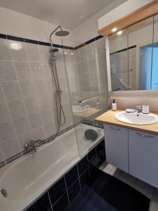 Phòng tắm tại Sea views in Bray-Dunes +44 ảnh