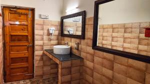 Koupelna v ubytování Utopia Hostel Dharamkot Mcleodganj + 95 fotografií