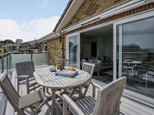 En balkon eller terrasse på 4 Bed in Seaview oc-87155