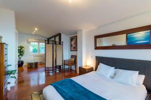 Una cama o camas en una habitación de Villa La Perla De Sonabia