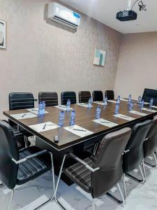 Οι επιχειρηματικές εγκαταστάσεις ή/και οι αίθουσες συνεδριάσεων στο Lux Inn Hotel