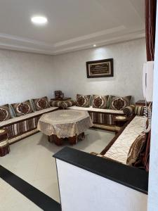 Posezení v ubytování VILLA Dar BOUAZZA, Vue sur mer, 200m de la plage