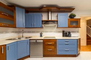 Una cocina o kitchenette en Villa La Perla De Sonabia