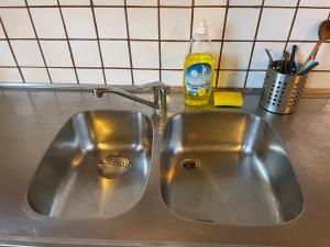 Foto de la galería de Balázs Guesthouse - in a green area, with our own garden - next to Metro 4 station en Budapest 72 fotos más