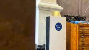 O bucătărie sau chicinetă la Ashley NewAir Menteng with Air Purifier