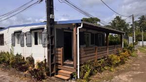a small house sitting on the side of a road at Ajoupa Dielcane in Lamentin