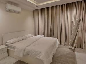 Postel nebo postele na pokoji v ubytování Suites OrbitNet JED2M