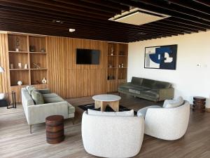 Телевизор и/или развлекательный центр в Floor 17 City views Americana & Chapultepec