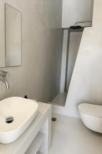 Un baño de Erice Fira