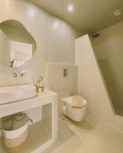 Un baño de Erice Fira