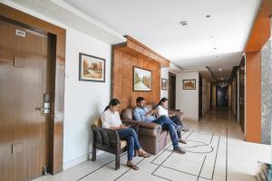 Επισκέπτες που μένουν στο Via Raj Residency II