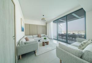 Posezení v ubytování Stunning 5 Bed Villa with Private Pool and Beach + 141 fotografií