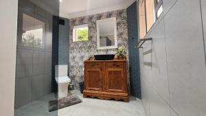 Un baño de Mia Nina 23 fotos más