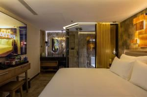 a bedroom with a large bed and a shower at Pynt Hotel 7 in Ho Chi Minh City +13 photos