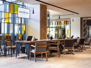 a conference room with a large table and chairs at Novotel Monterrey Valle in Monterrey
