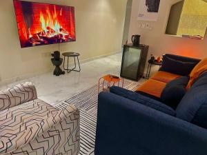 TV a/nebo společenská místnost v ubytování Suites OrbitNet JED2M