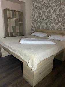 En eller flere senge i et værelse på #8 Apartments