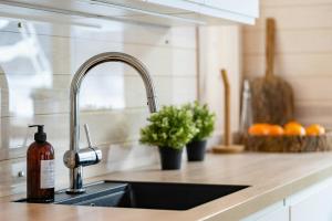 Η κουζίνα ή μικρή κουζίνα στο Charming House In Loen, In The Heart Of Nordfjord