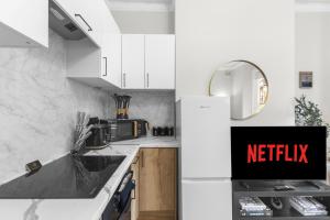 Kuchyň nebo kuchyňský kout v ubytování Modern 2bed Flat 5 min walk to Brixton & Clapham + 27 fotografií