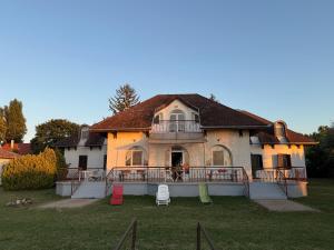 Budova, kde se bed and breakfast nachází + 13 fotografií