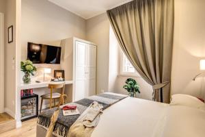 a bedroom with a bed and a window at The Club Navona in Rome