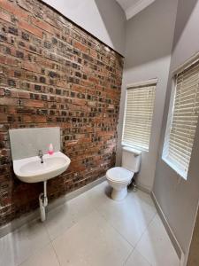 Et badeværelse på Kings Park Lodge