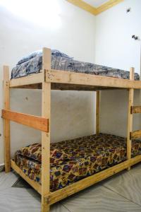 Giường trong phòng chung tại The Last Stop Backpackers Hostel