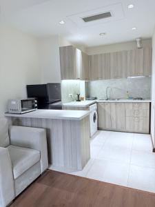 Una cocina o cocineta en Republiq Square LUXURY with balcony