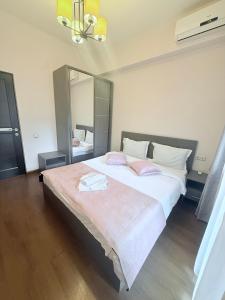 Fotografie z fotogalerie ubytování Republiq Square LUXURY with balcony v Jerevanu