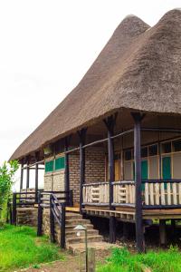 Το κτήριο όπου στεγάζεται  το κάμπινγκ