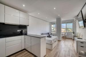 Køkken eller tekøkken på Modern Apartment in the Beach Area