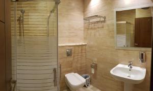 Koupelna v ubytování Marmaris Hotel Apartments + 56 fotografií