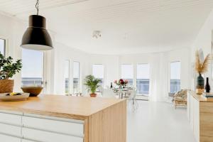 Fotografie z fotogalerie ubytování Modern Villa With Sea Views In Picturesque Mölle v destinaci Mölle