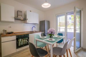 O bucătărie sau chicinetă la Residenza Luna