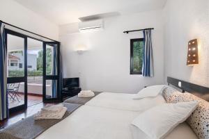 Ένα ή περισσότερα κρεβάτια σε δωμάτιο στο Cozy Studio Pedras Del Rei +18 φωτογραφίες