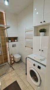 Ένα μπάνιο στο Lux Apartment parking gratis