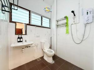 Ένα μπάνιο στο CozyKota8Pax 4MinsToJonker +37 φωτογραφίες