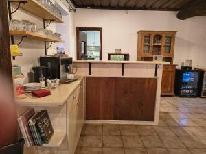 Η κουζίνα ή μικρή κουζίνα στο Der baeren - Wohnen im ältesten Gasthaus von Mainbernheim +14 φωτογραφίες