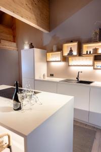 Kuchyň nebo kuchyňský kout v ubytování chalet atelier Luxuriöses Chalet mit alpinem Charme + 37 fotografií