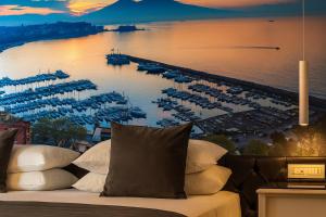 Khu vực ghế ngồi tại Hotiday Napoli Lungomare